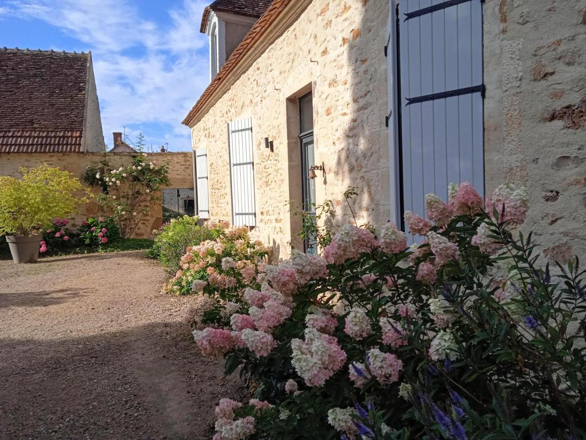 Bed and Breakfast L'Amalgam' Ainay-le-Vieil Exterior foto